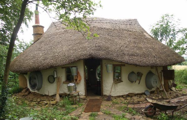 Priveste! Aceasta casa originala costa doar 250 de dolari!